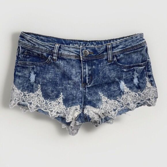 Almost Famous Shorts Juniors 9 Distressing Lace Embroidered Measures W30 - Picture 1 of 7